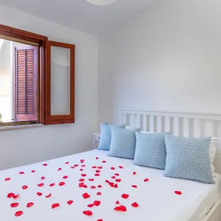 Fronte Mare Conturrana Apartmán *